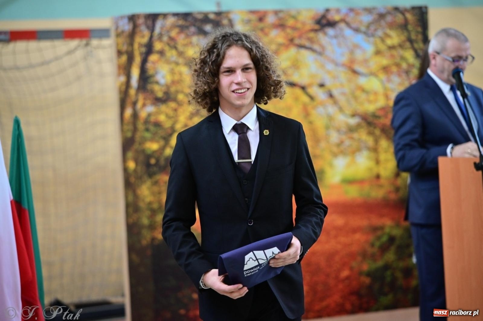 Zdjęcie w galerii na portalu naszraciborz.pl: Święto szkoły w Mechaniku: tradycja, talent i wspólne świętowanie wiadomości z regionu