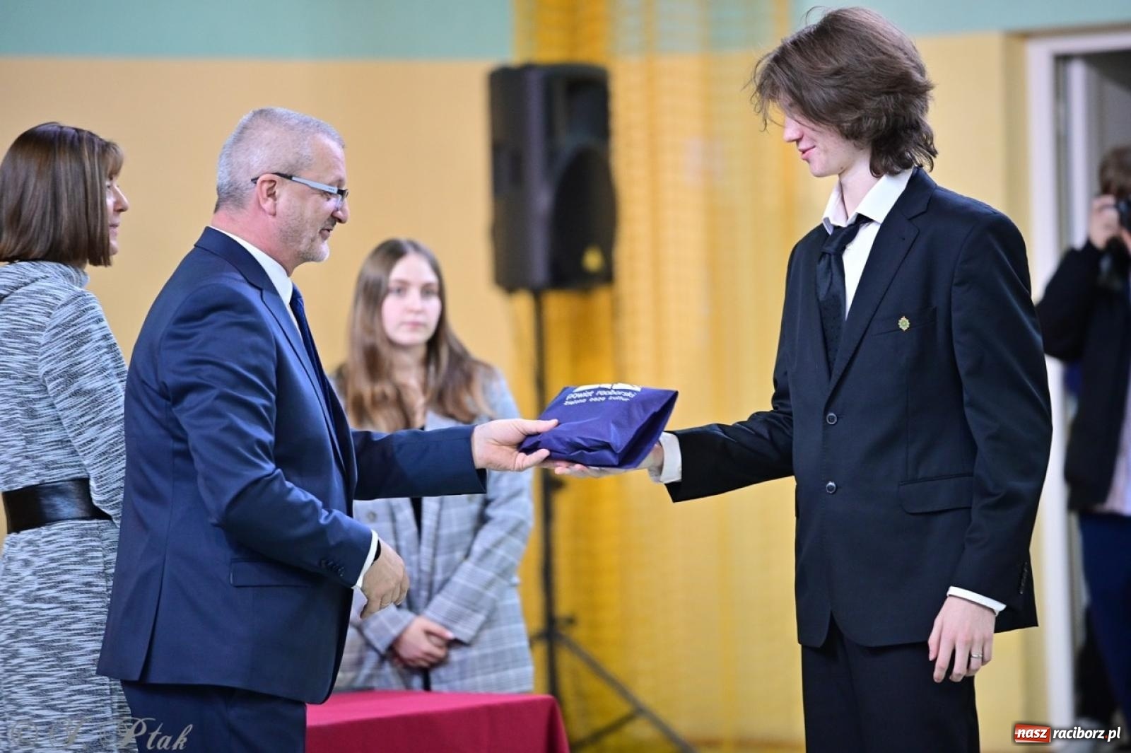 Zdjęcie w galerii na portalu naszraciborz.pl: Święto szkoły w Mechaniku: tradycja, talent i wspólne świętowanie wiadomości z regionu