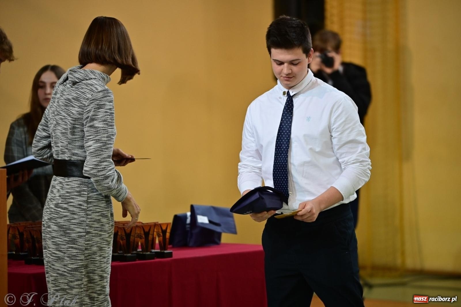 Zdjęcie w galerii na portalu naszraciborz.pl: Święto szkoły w Mechaniku: tradycja, talent i wspólne świętowanie wiadomości z regionu