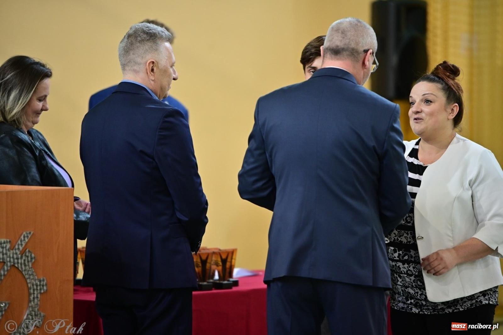 Zdjęcie w galerii na portalu naszraciborz.pl: Święto szkoły w Mechaniku: tradycja, talent i wspólne świętowanie wiadomości z regionu