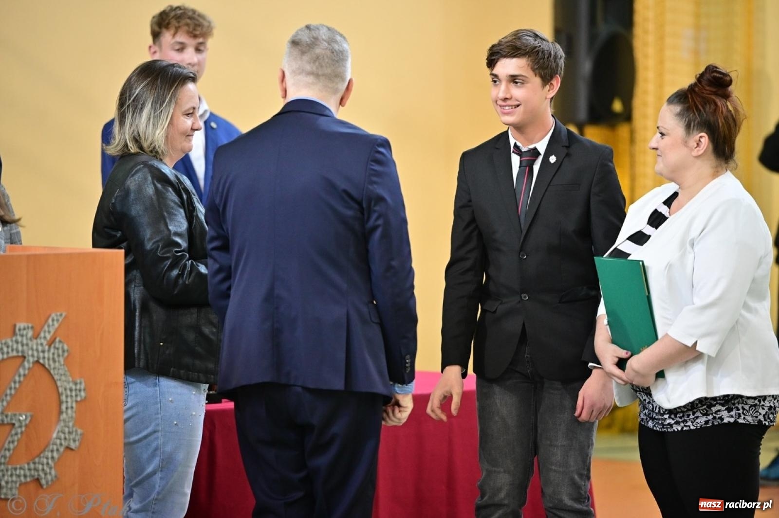 Zdjęcie w galerii na portalu naszraciborz.pl: Święto szkoły w Mechaniku: tradycja, talent i wspólne świętowanie wiadomości z regionu