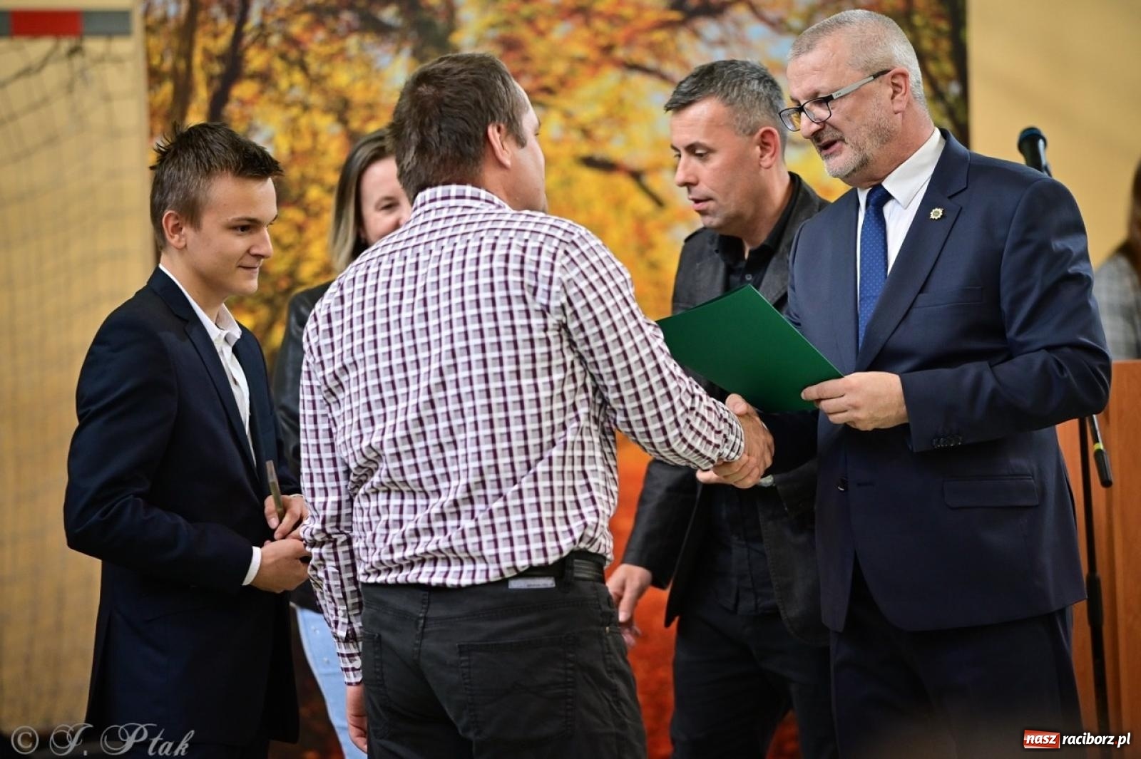 Zdjęcie w galerii na portalu naszraciborz.pl: Święto szkoły w Mechaniku: tradycja, talent i wspólne świętowanie wiadomości z regionu