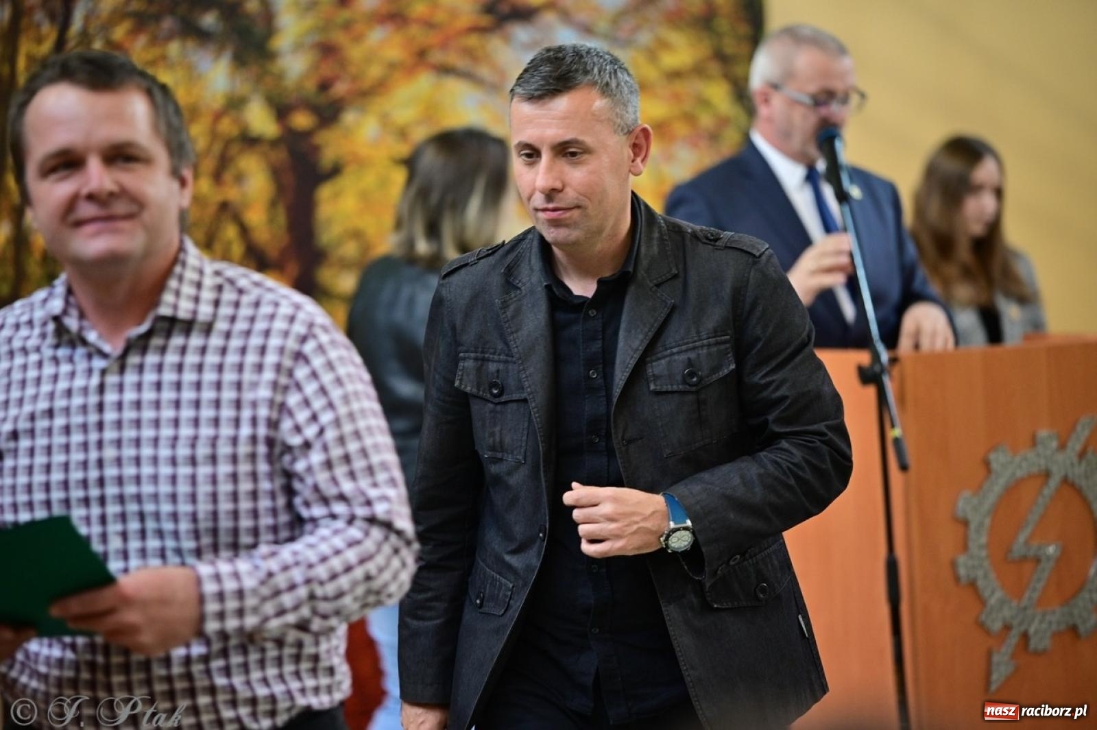 Zdjęcie w galerii na portalu naszraciborz.pl: Święto szkoły w Mechaniku: tradycja, talent i wspólne świętowanie wiadomości z regionu