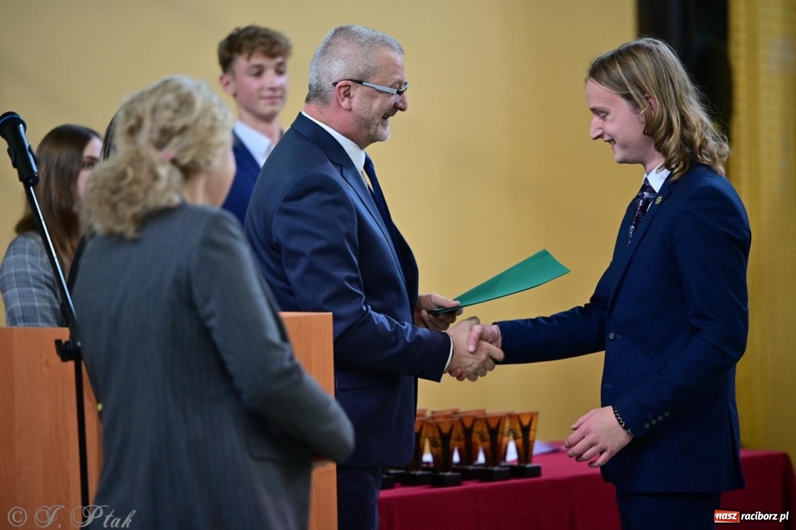 Zdjęcie w galerii na portalu naszraciborz.pl: Święto szkoły w Mechaniku: tradycja, talent i wspólne świętowanie wiadomości z regionu