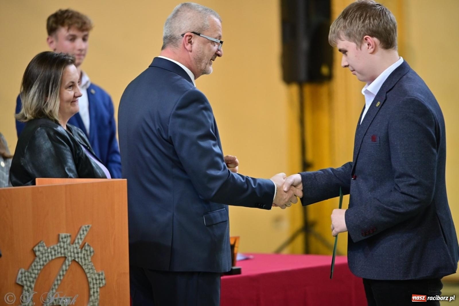 Zdjęcie w galerii na portalu naszraciborz.pl: Święto szkoły w Mechaniku: tradycja, talent i wspólne świętowanie wiadomości z regionu