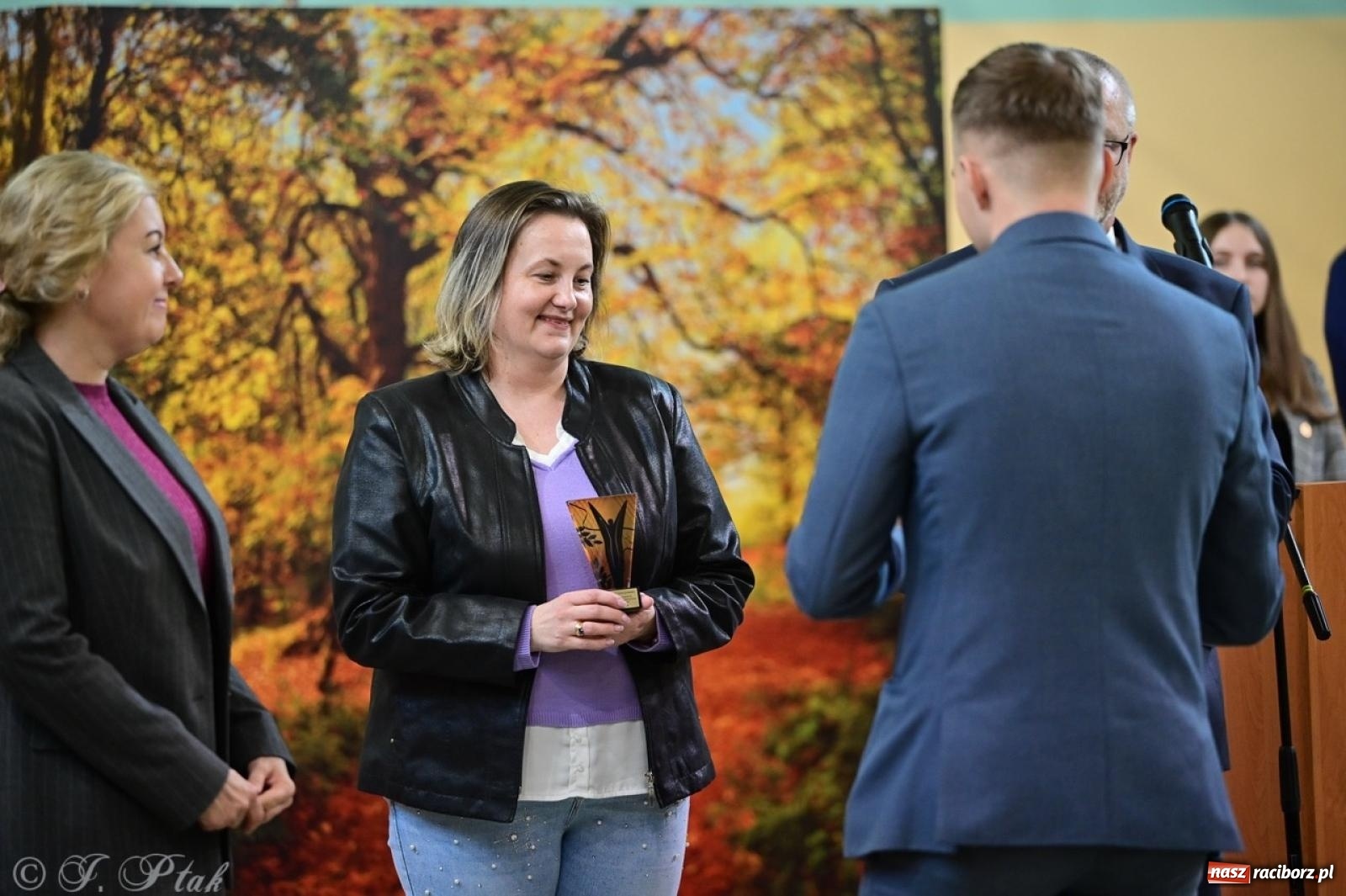 Zdjęcie w galerii na portalu naszraciborz.pl: Święto szkoły w Mechaniku: tradycja, talent i wspólne świętowanie wiadomości z regionu