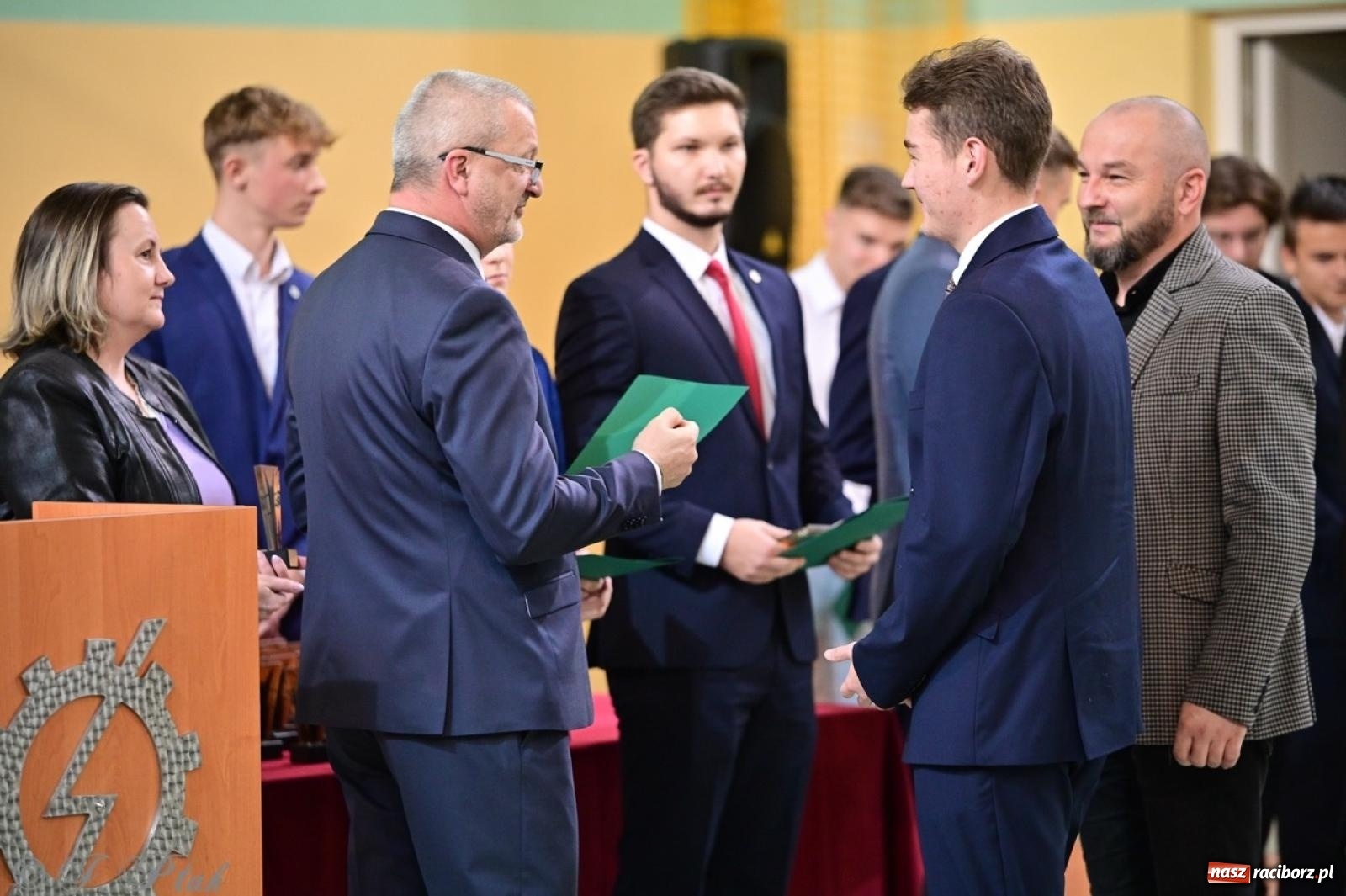 Zdjęcie w galerii na portalu naszraciborz.pl: Święto szkoły w Mechaniku: tradycja, talent i wspólne świętowanie wiadomości z regionu