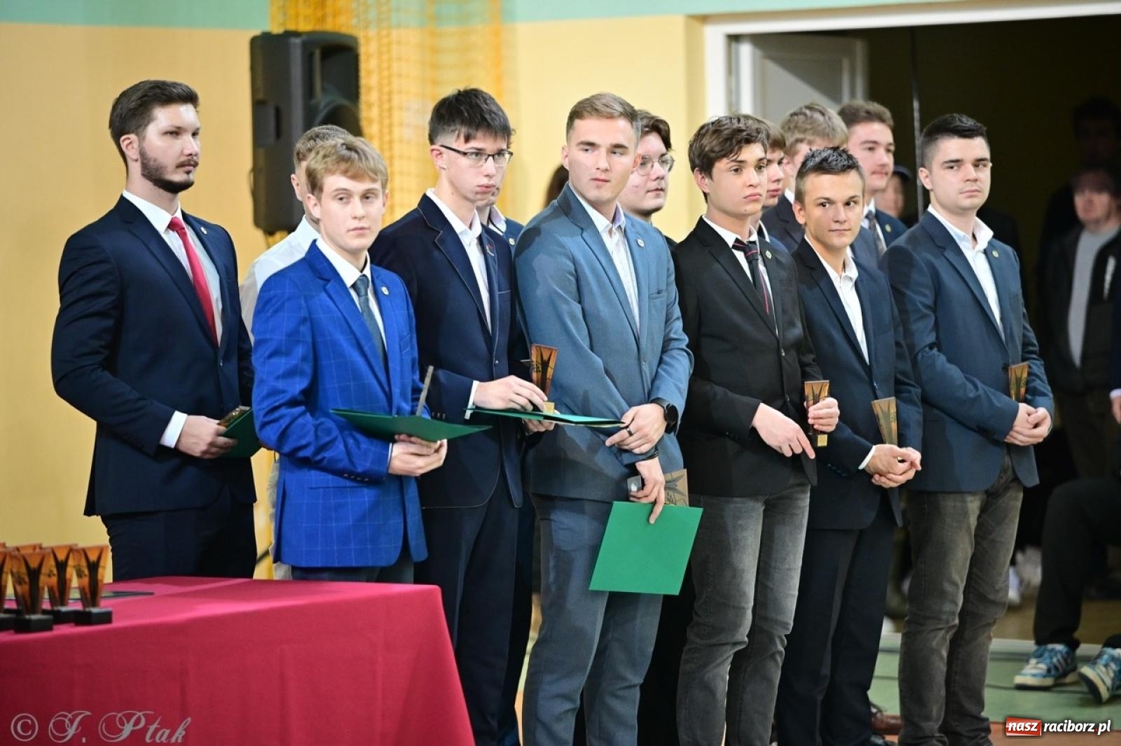 Zdjęcie w galerii na portalu naszraciborz.pl: Święto szkoły w Mechaniku: tradycja, talent i wspólne świętowanie wiadomości z regionu