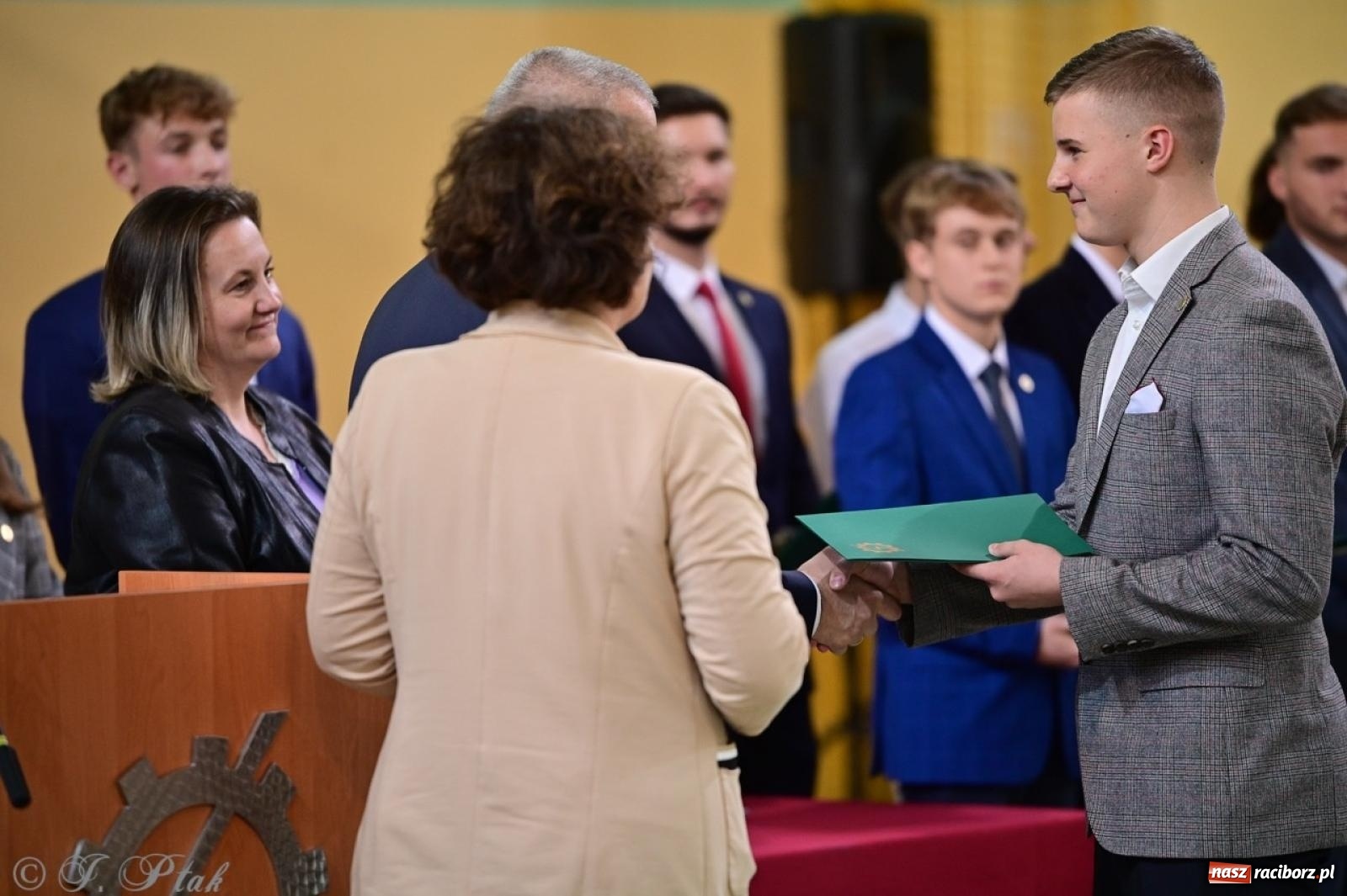 Zdjęcie w galerii na portalu naszraciborz.pl: Święto szkoły w Mechaniku: tradycja, talent i wspólne świętowanie wiadomości z regionu