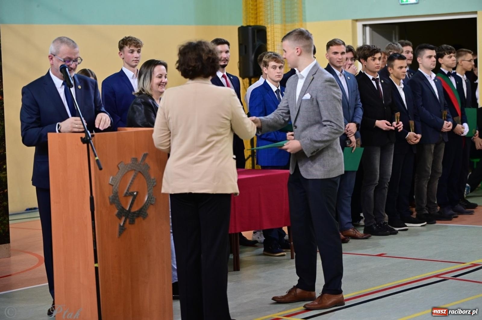 Zdjęcie w galerii na portalu naszraciborz.pl: Święto szkoły w Mechaniku: tradycja, talent i wspólne świętowanie wiadomości z regionu