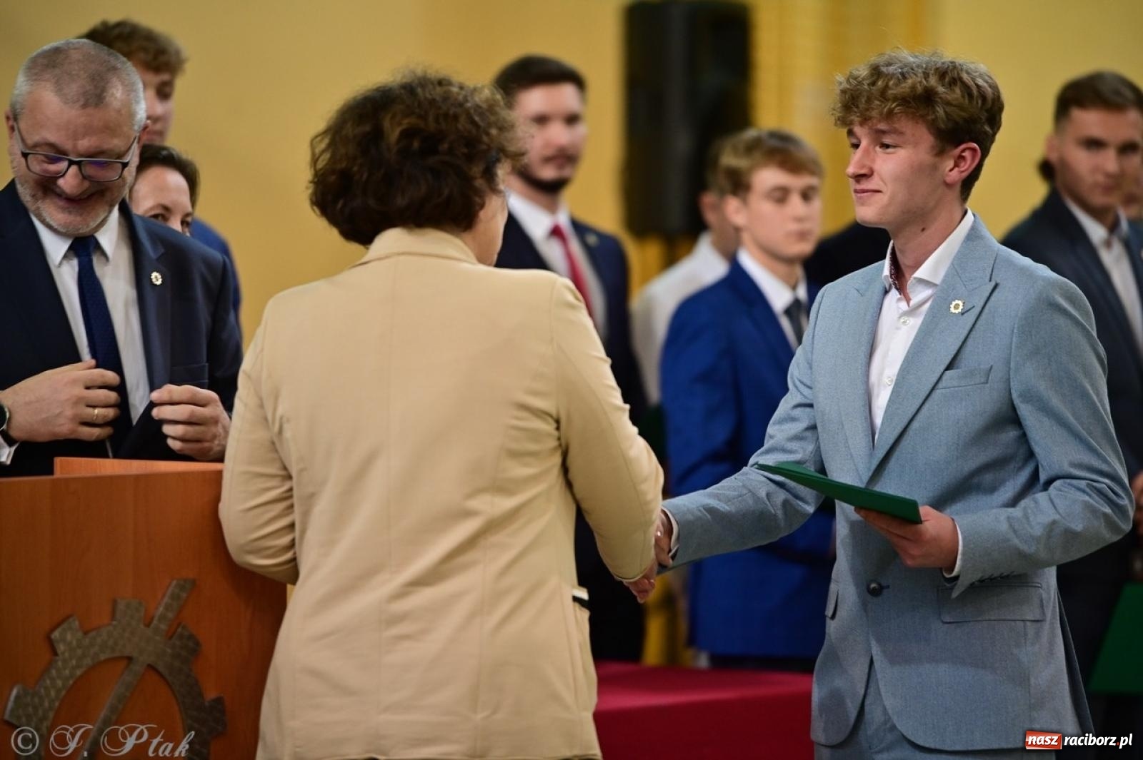 Zdjęcie w galerii na portalu naszraciborz.pl: Święto szkoły w Mechaniku: tradycja, talent i wspólne świętowanie wiadomości z regionu