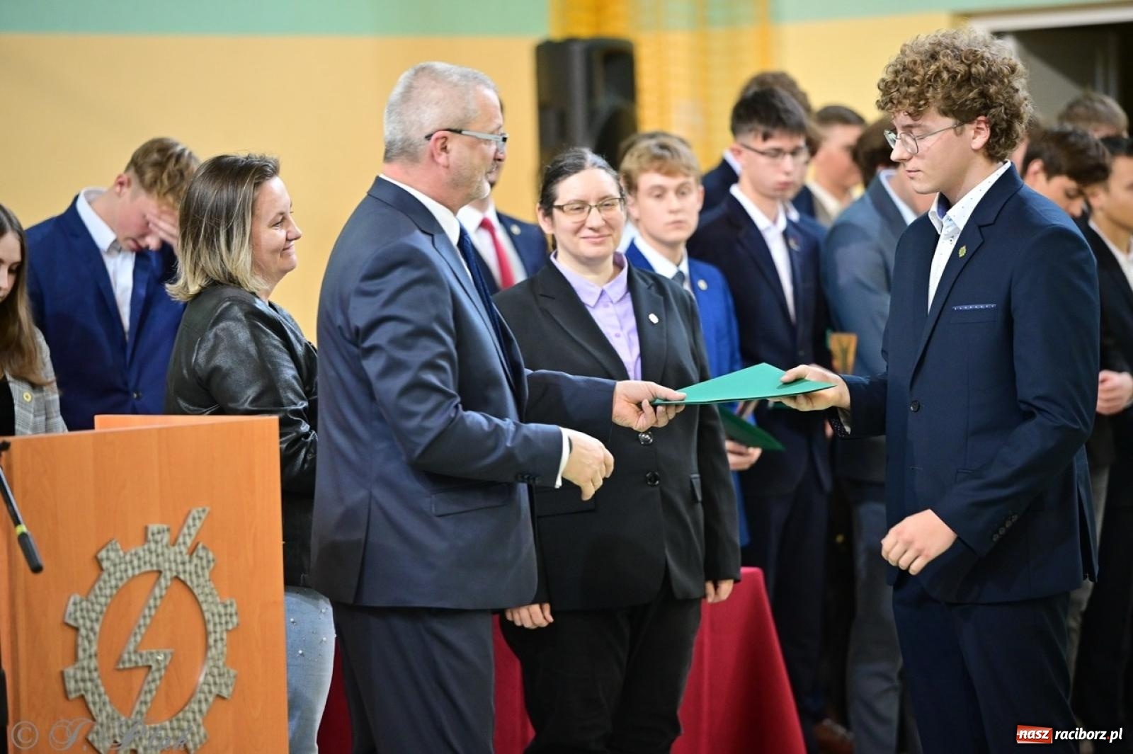 Zdjęcie w galerii na portalu naszraciborz.pl: Święto szkoły w Mechaniku: tradycja, talent i wspólne świętowanie wiadomości z regionu