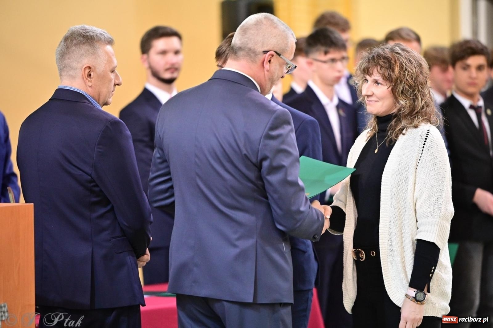 Zdjęcie w galerii na portalu naszraciborz.pl: Święto szkoły w Mechaniku: tradycja, talent i wspólne świętowanie wiadomości z regionu