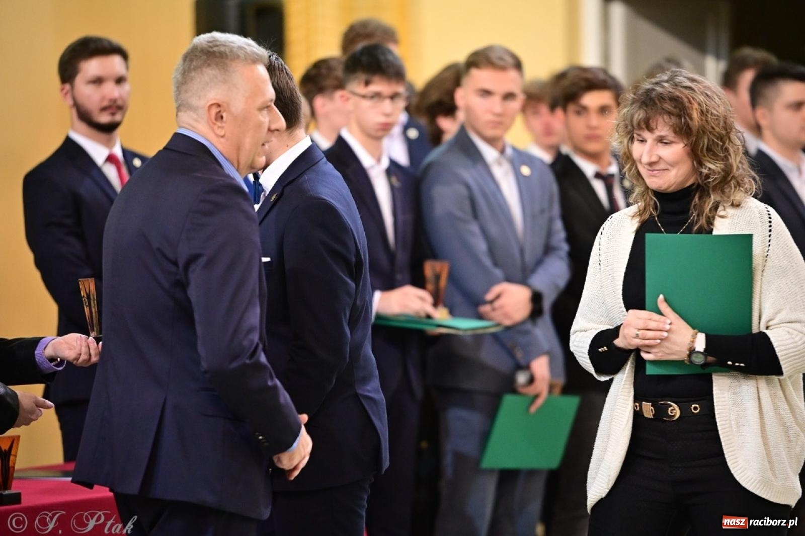 Zdjęcie w galerii na portalu naszraciborz.pl: Święto szkoły w Mechaniku: tradycja, talent i wspólne świętowanie wiadomości z regionu