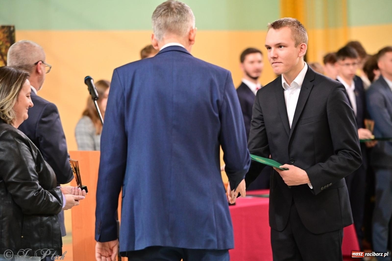 Zdjęcie w galerii na portalu naszraciborz.pl: Święto szkoły w Mechaniku: tradycja, talent i wspólne świętowanie wiadomości z regionu