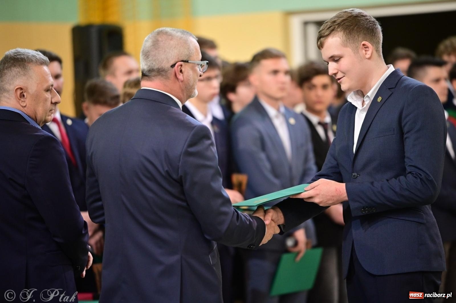 Zdjęcie w galerii na portalu naszraciborz.pl: Święto szkoły w Mechaniku: tradycja, talent i wspólne świętowanie wiadomości z regionu