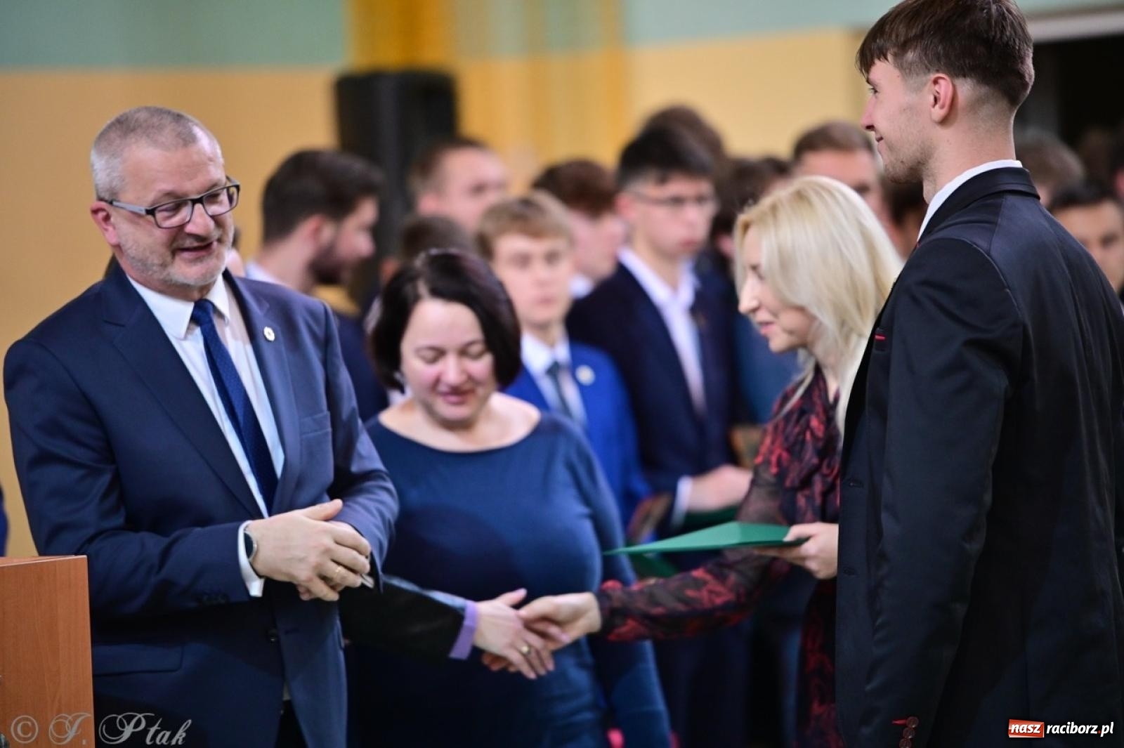 Zdjęcie w galerii na portalu naszraciborz.pl: Święto szkoły w Mechaniku: tradycja, talent i wspólne świętowanie wiadomości z regionu