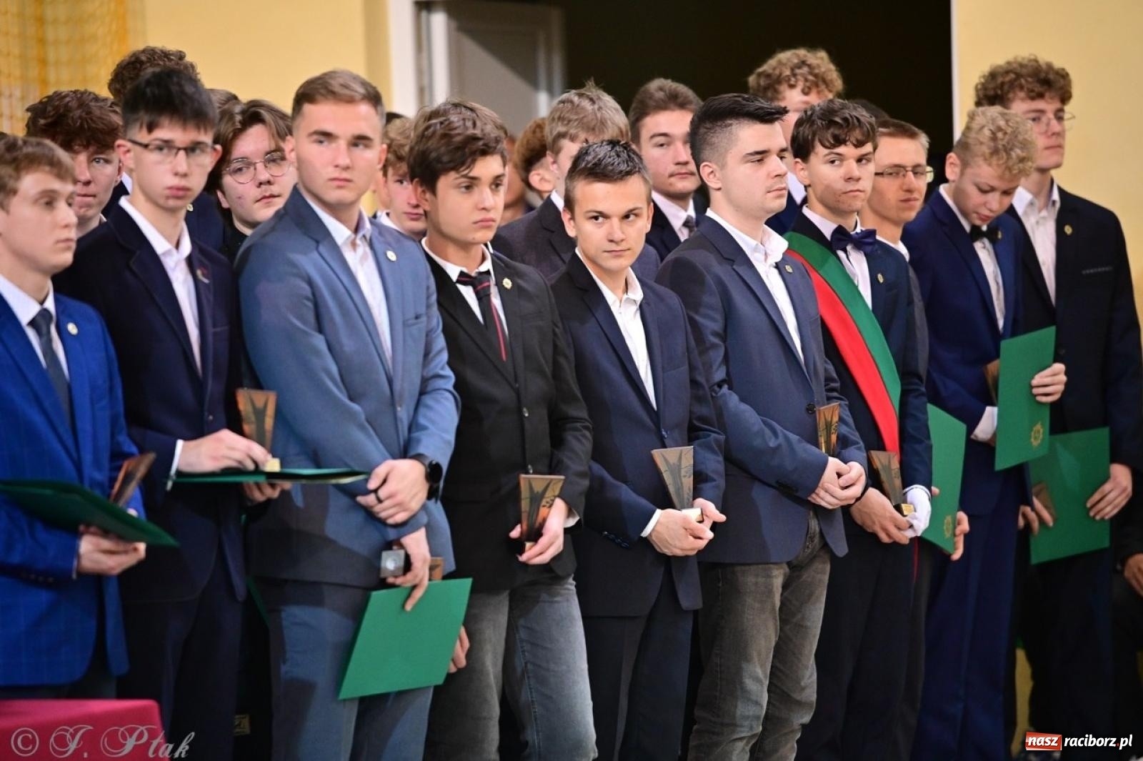 Zdjęcie w galerii na portalu naszraciborz.pl: Święto szkoły w Mechaniku: tradycja, talent i wspólne świętowanie wiadomości z regionu