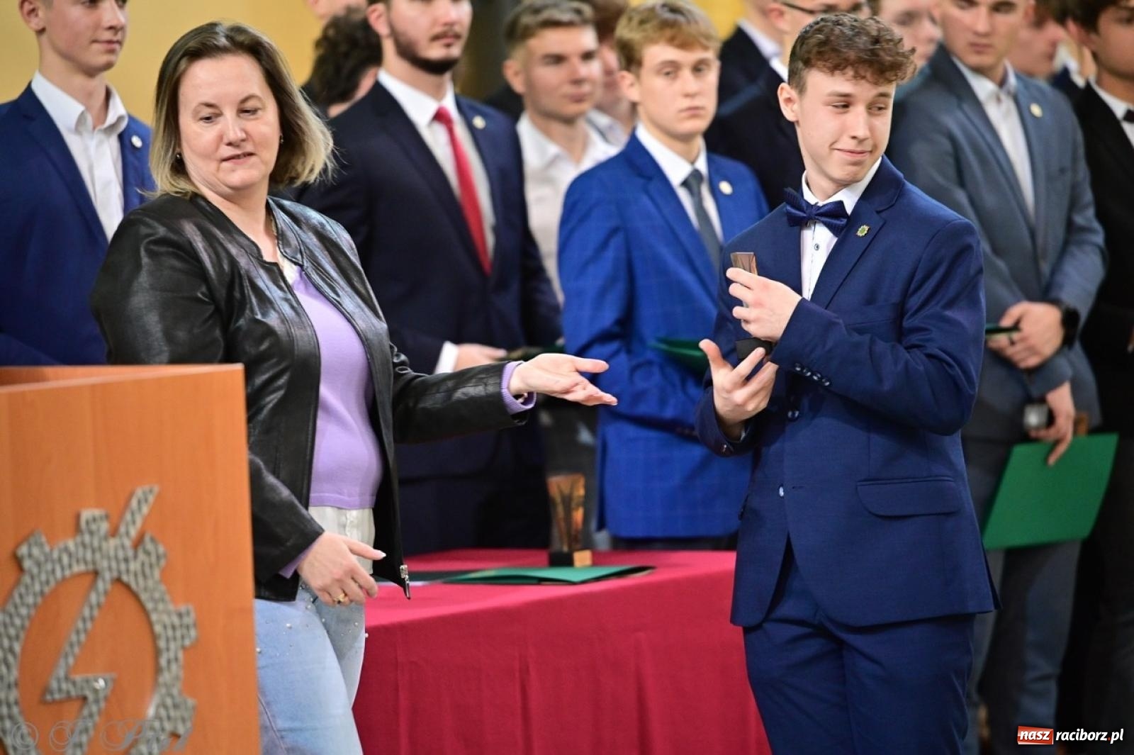 Zdjęcie w galerii na portalu naszraciborz.pl: Święto szkoły w Mechaniku: tradycja, talent i wspólne świętowanie wiadomości z regionu