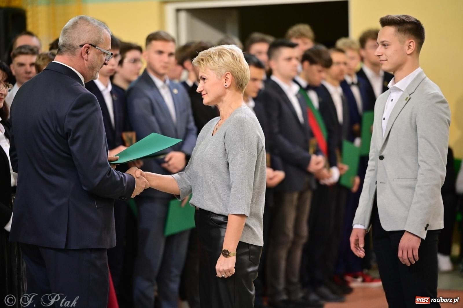 Zdjęcie w galerii na portalu naszraciborz.pl: Święto szkoły w Mechaniku: tradycja, talent i wspólne świętowanie wiadomości z regionu