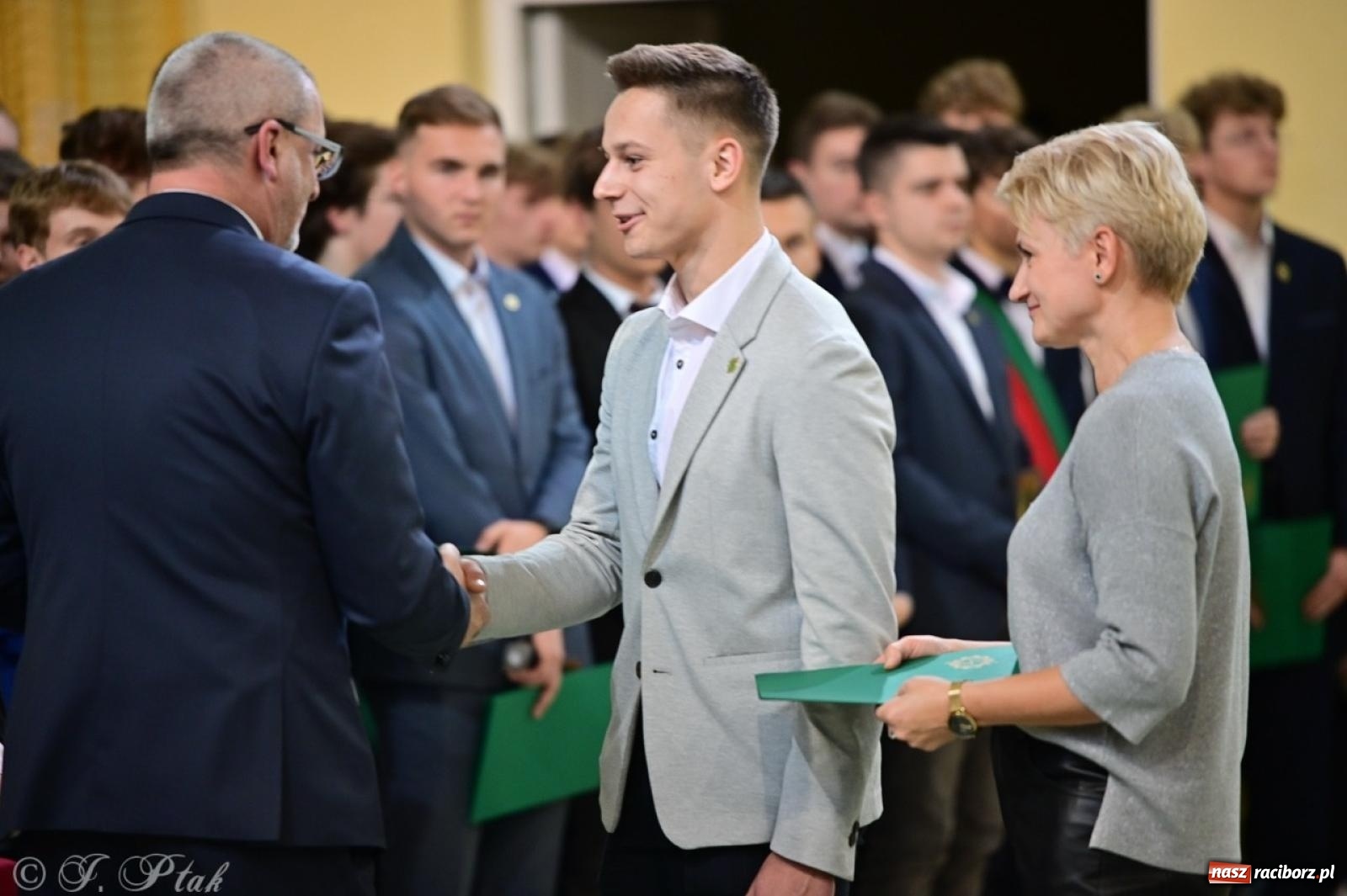 Zdjęcie w galerii na portalu naszraciborz.pl: Święto szkoły w Mechaniku: tradycja, talent i wspólne świętowanie wiadomości z regionu