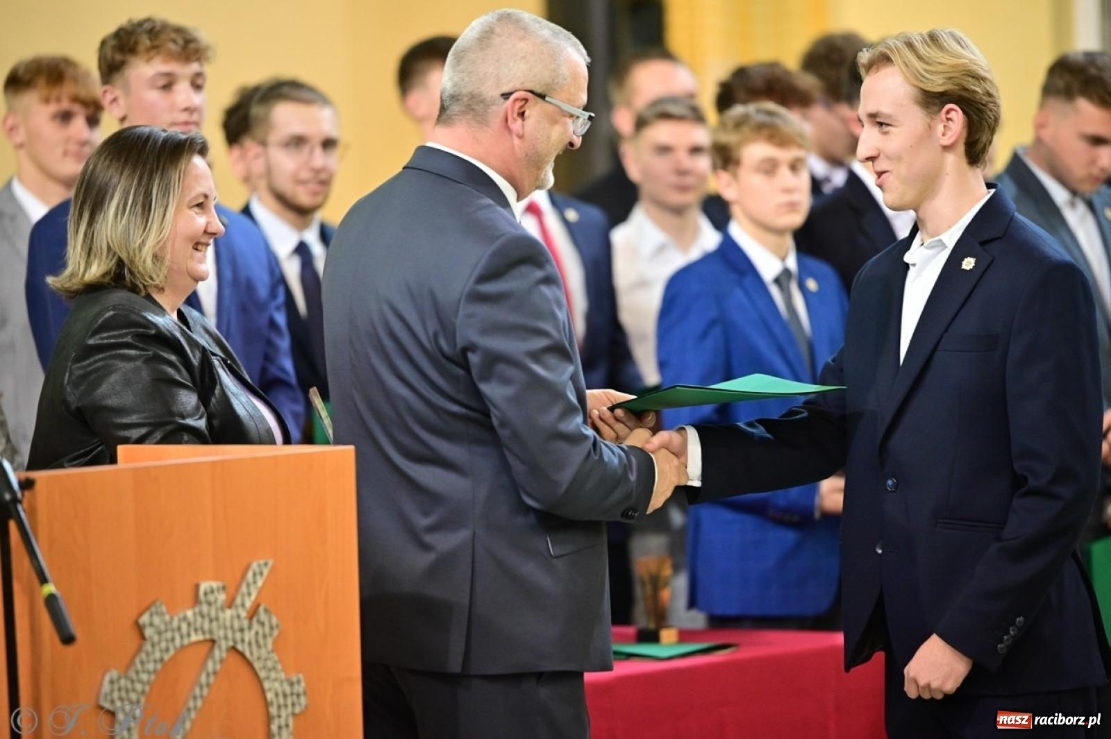 Zdjęcie w galerii na portalu naszraciborz.pl: Święto szkoły w Mechaniku: tradycja, talent i wspólne świętowanie wiadomości z regionu