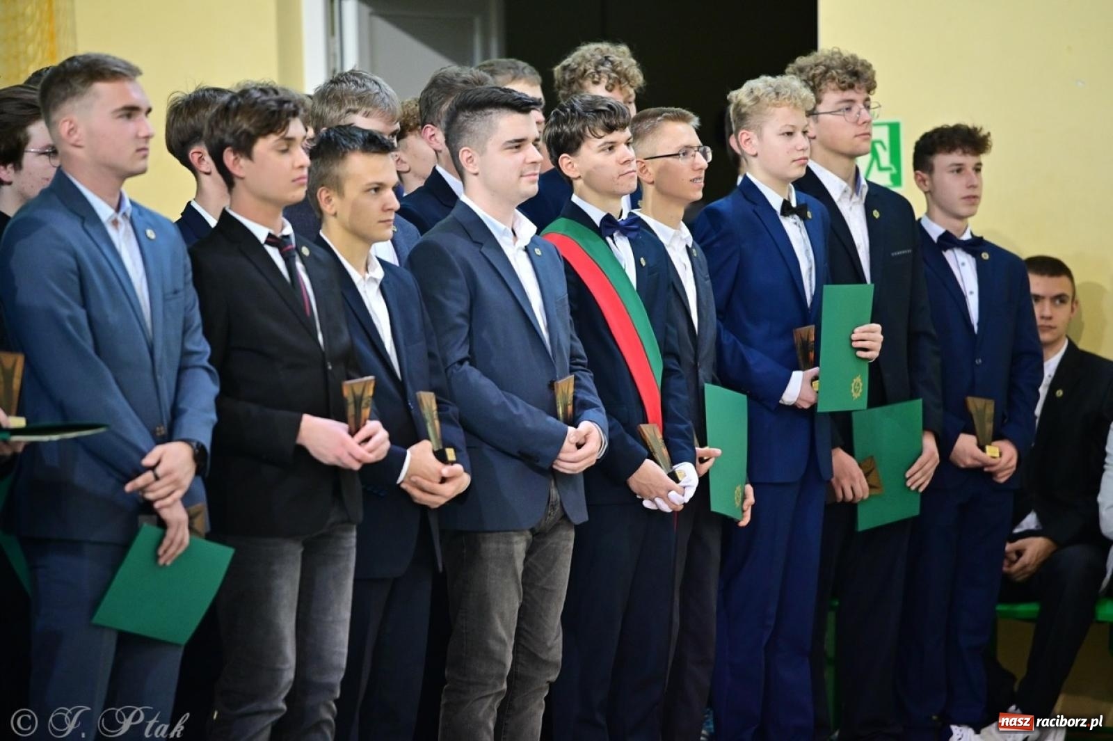 Zdjęcie w galerii na portalu naszraciborz.pl: Święto szkoły w Mechaniku: tradycja, talent i wspólne świętowanie wiadomości z regionu