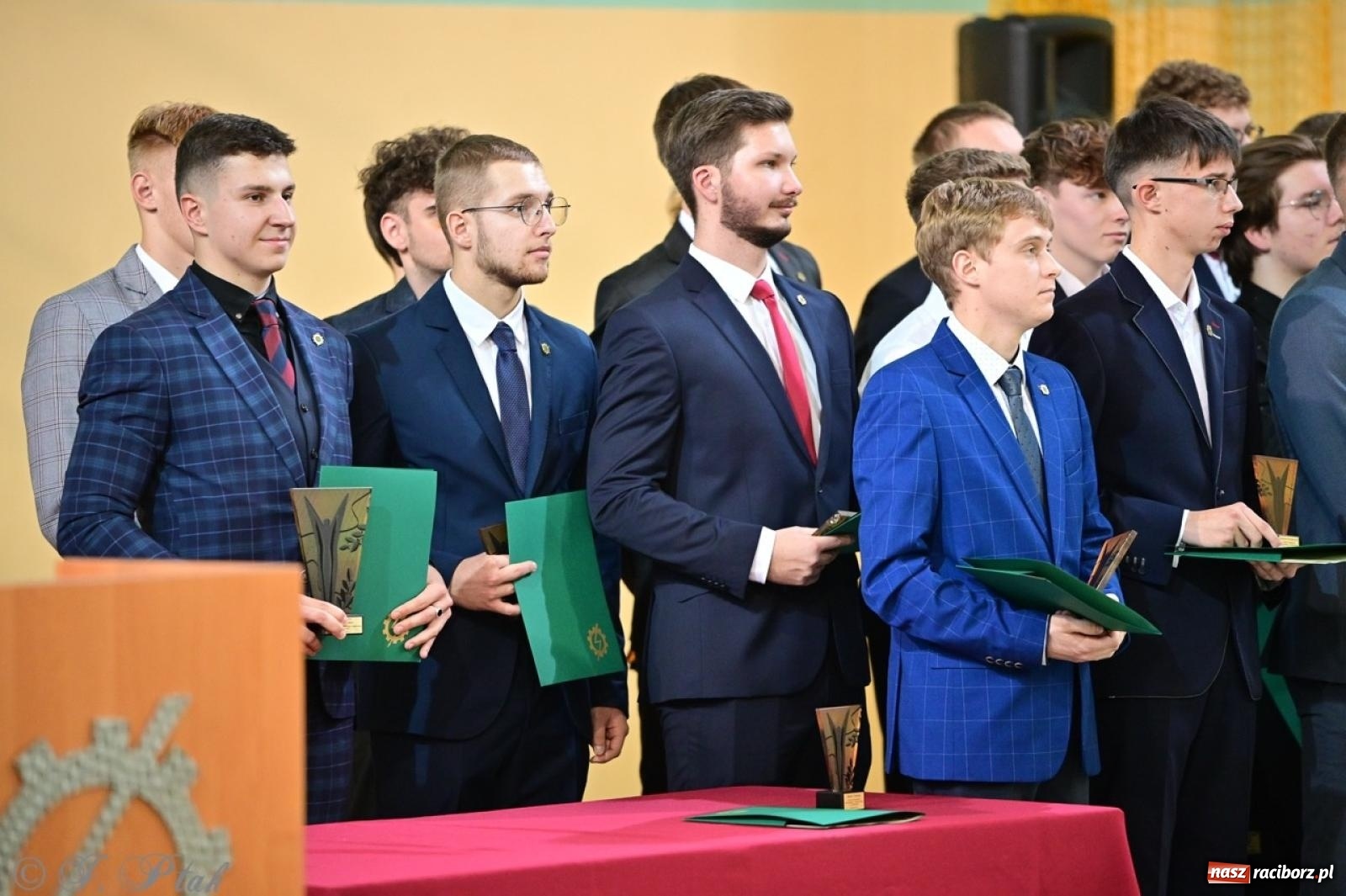 Zdjęcie w galerii na portalu naszraciborz.pl: Święto szkoły w Mechaniku: tradycja, talent i wspólne świętowanie wiadomości z regionu