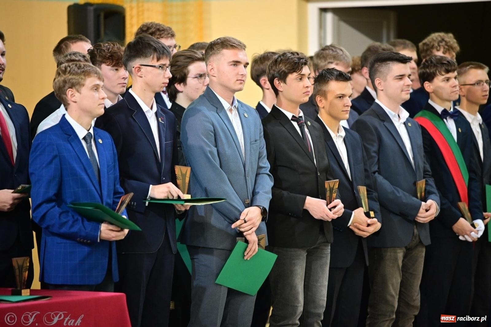 Zdjęcie w galerii na portalu naszraciborz.pl: Święto szkoły w Mechaniku: tradycja, talent i wspólne świętowanie wiadomości z regionu