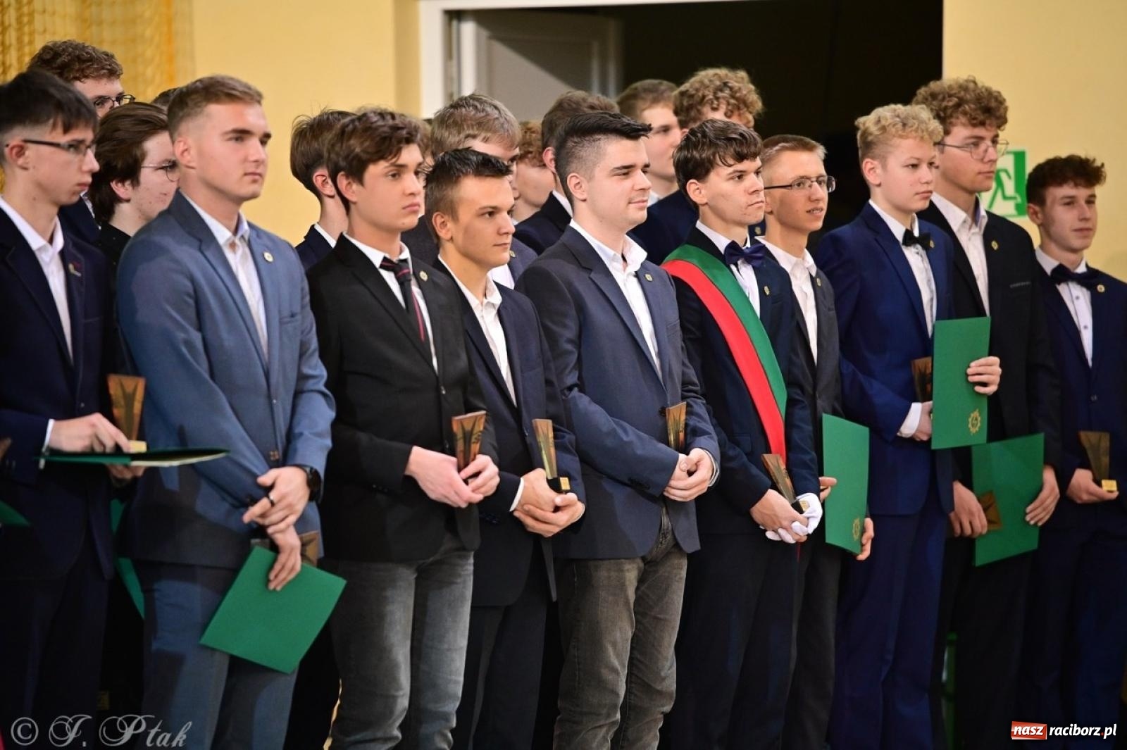 Zdjęcie w galerii na portalu naszraciborz.pl: Święto szkoły w Mechaniku: tradycja, talent i wspólne świętowanie wiadomości z regionu