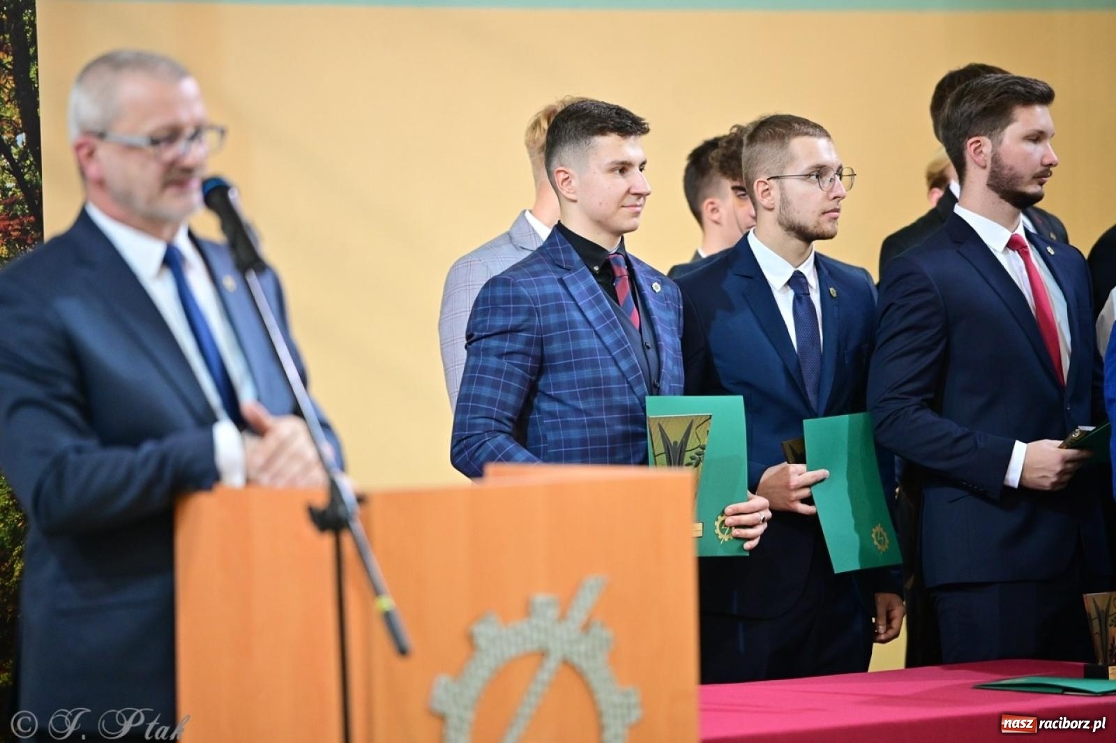 Zdjęcie w galerii na portalu naszraciborz.pl: Święto szkoły w Mechaniku: tradycja, talent i wspólne świętowanie wiadomości z regionu