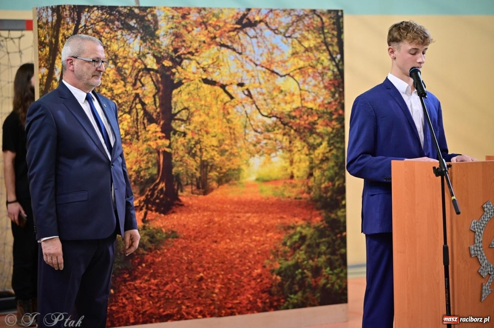 Zdjęcie w galerii na portalu naszraciborz.pl: Święto szkoły w Mechaniku: tradycja, talent i wspólne świętowanie wiadomości z regionu