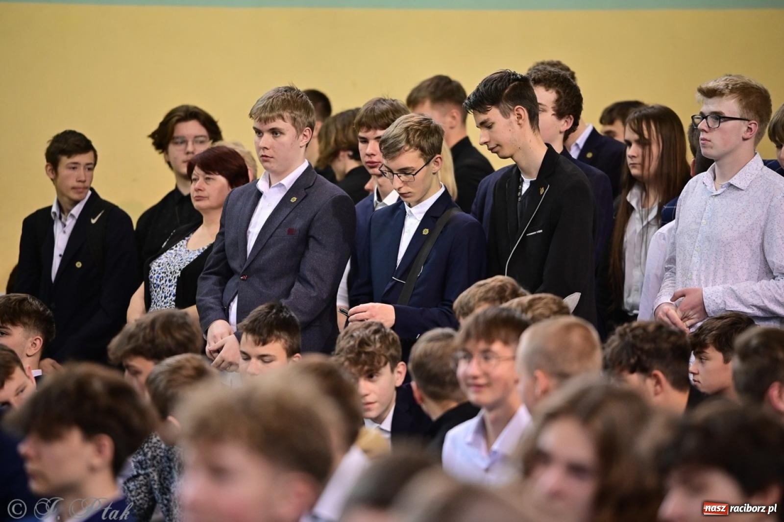 Zdjęcie w galerii na portalu naszraciborz.pl: Święto szkoły w Mechaniku: tradycja, talent i wspólne świętowanie wiadomości z regionu