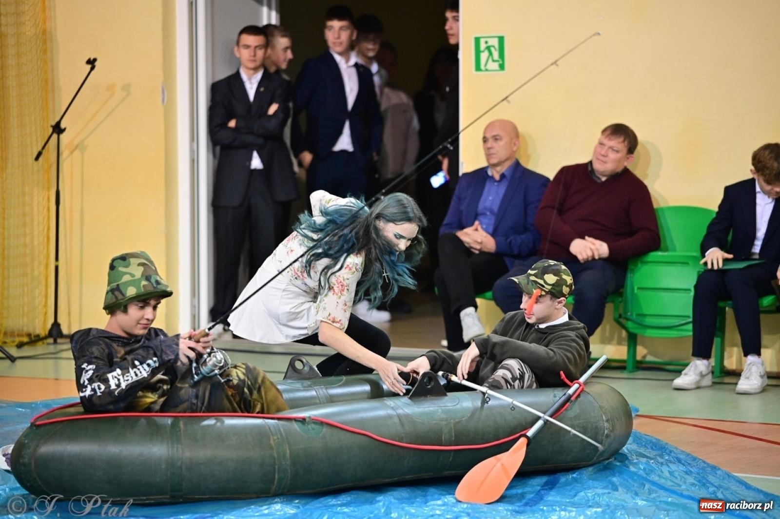 Zdjęcie w galerii na portalu naszraciborz.pl: Święto szkoły w Mechaniku: tradycja, talent i wspólne świętowanie wiadomości z regionu