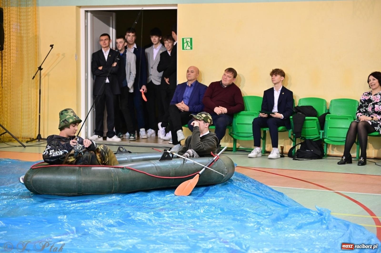 Zdjęcie w galerii na portalu naszraciborz.pl: Święto szkoły w Mechaniku: tradycja, talent i wspólne świętowanie wiadomości z regionu