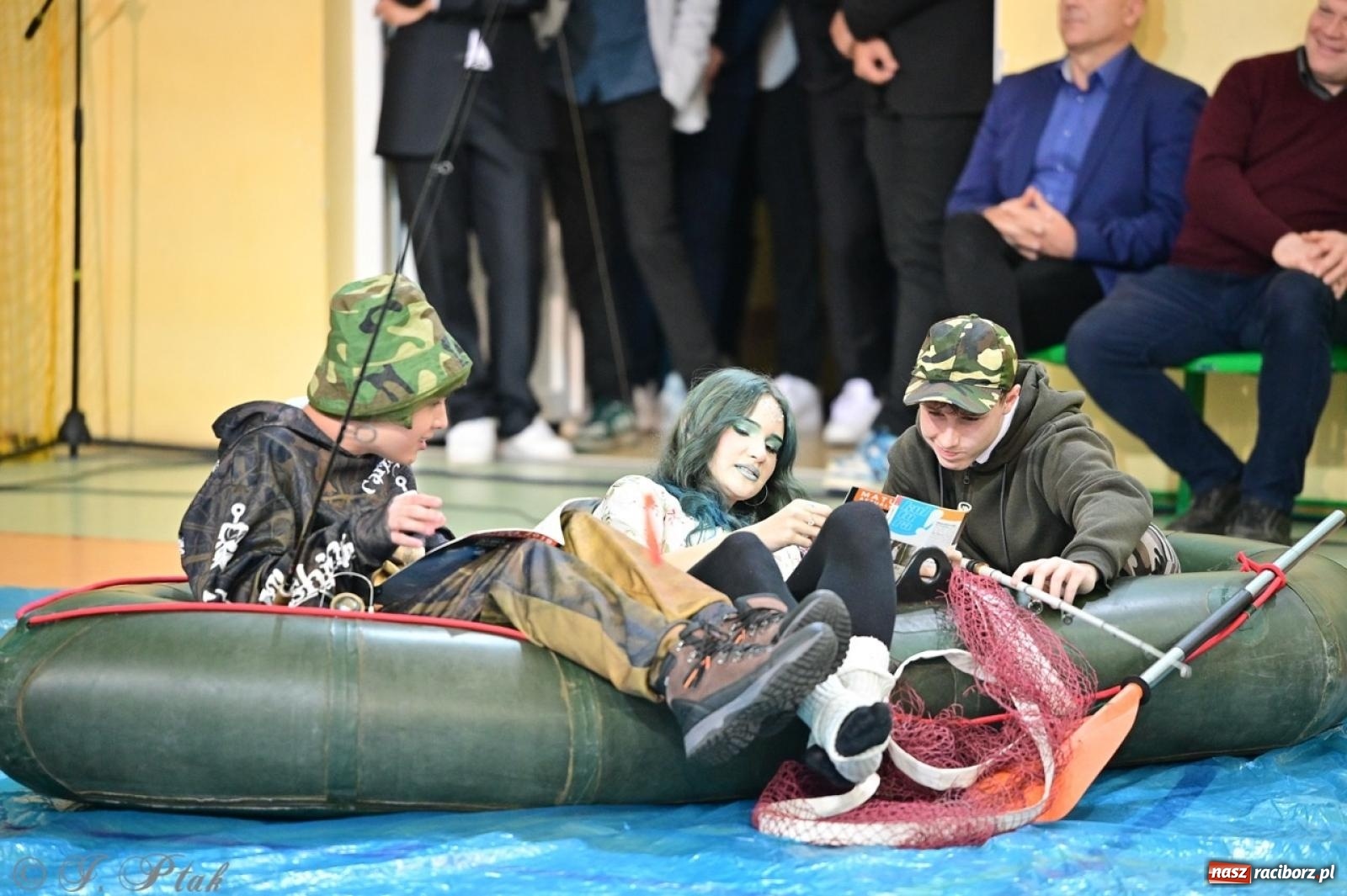 Zdjęcie w galerii na portalu naszraciborz.pl: Święto szkoły w Mechaniku: tradycja, talent i wspólne świętowanie wiadomości z regionu