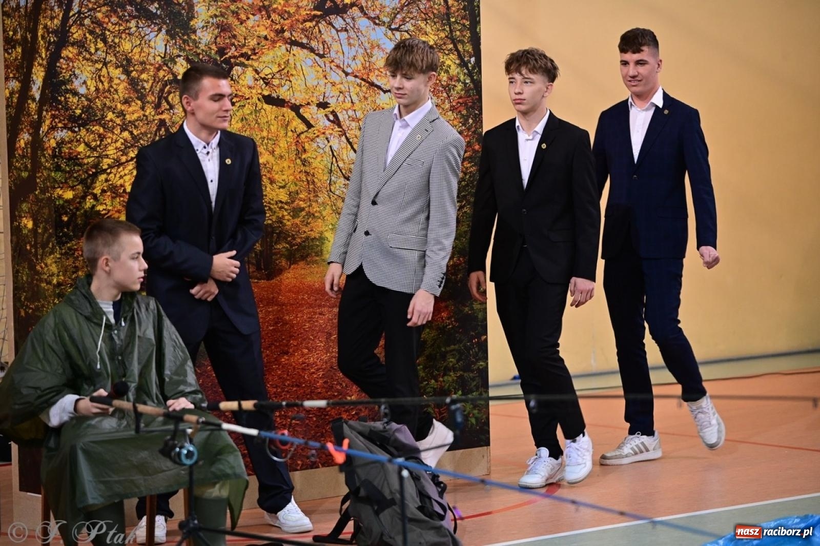 Zdjęcie w galerii na portalu naszraciborz.pl: Święto szkoły w Mechaniku: tradycja, talent i wspólne świętowanie wiadomości z regionu