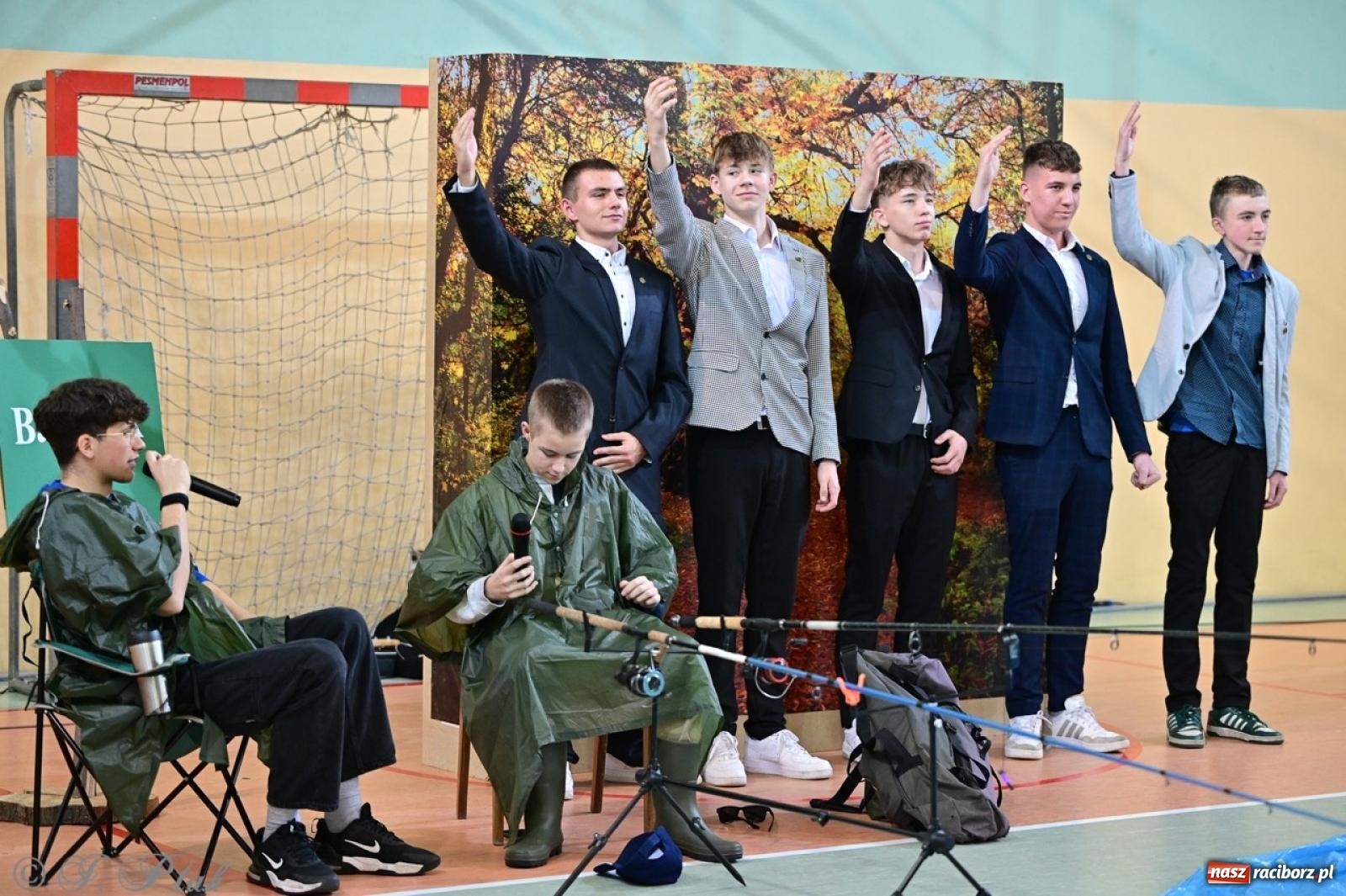 Zdjęcie w galerii na portalu naszraciborz.pl: Święto szkoły w Mechaniku: tradycja, talent i wspólne świętowanie wiadomości z regionu