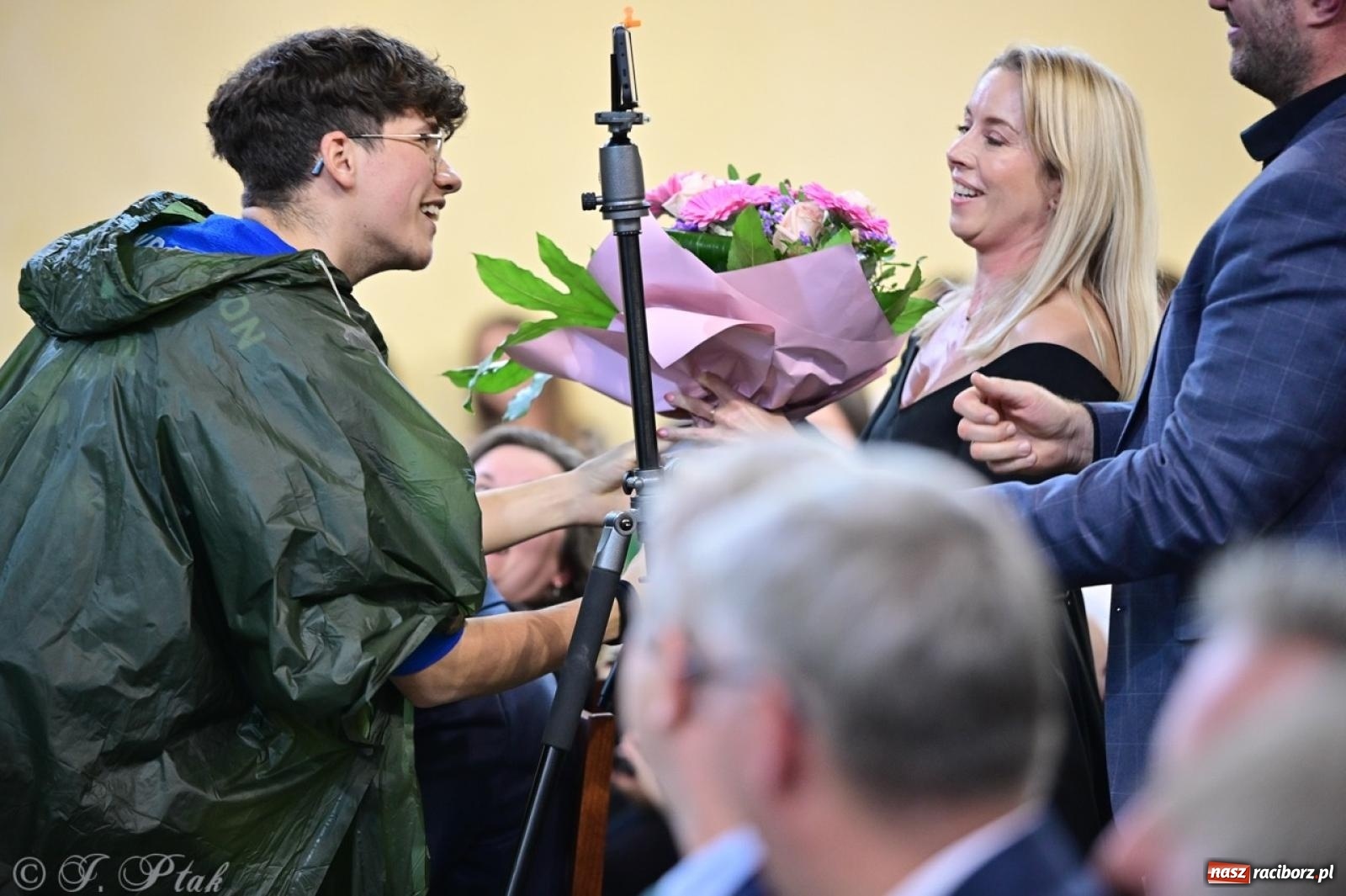 Zdjęcie w galerii na portalu naszraciborz.pl: Święto szkoły w Mechaniku: tradycja, talent i wspólne świętowanie wiadomości z regionu