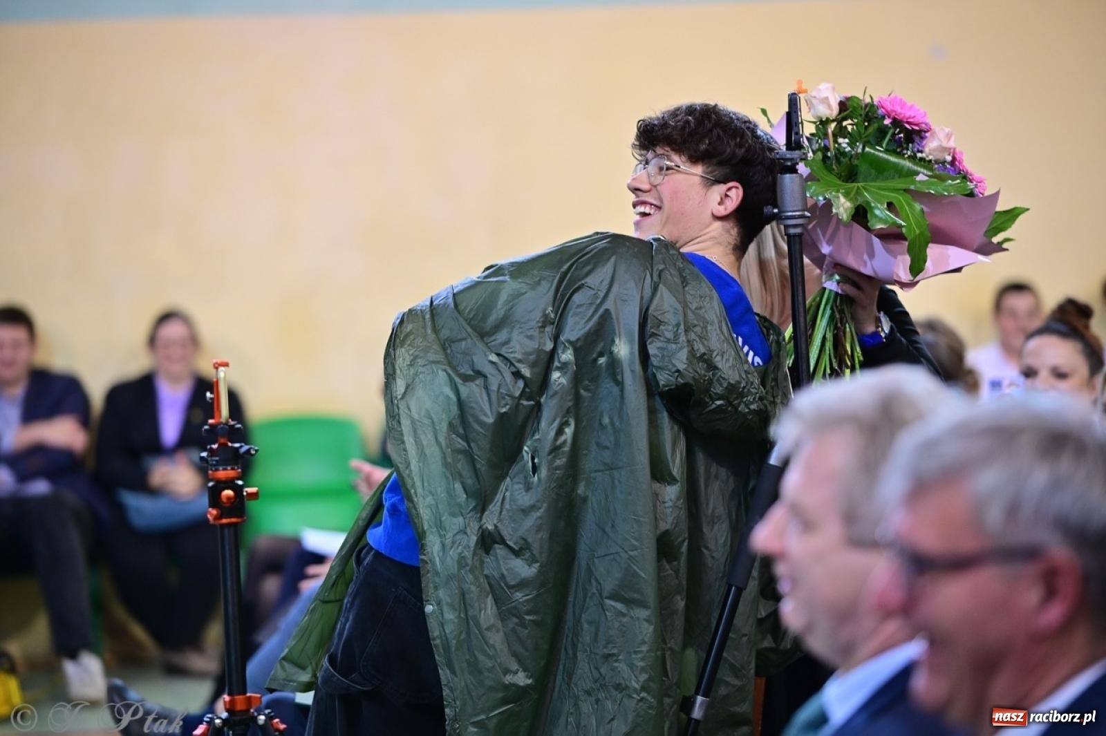 Zdjęcie w galerii na portalu naszraciborz.pl: Święto szkoły w Mechaniku: tradycja, talent i wspólne świętowanie wiadomości z regionu