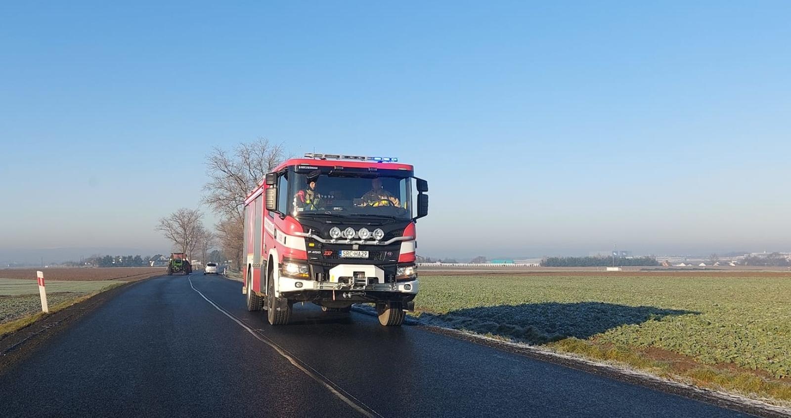 Zdjęcie w galerii na portalu naszraciborz.pl: Citroen wylądował w rowie w Żerdzinach wiadomości z regionu