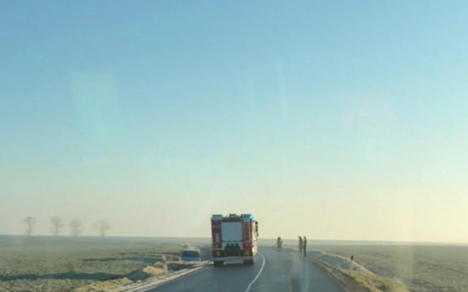 Zdjęcie w galerii na portalu naszraciborz.pl: Citroen wylądował w rowie w Żerdzinach wiadomości z regionu