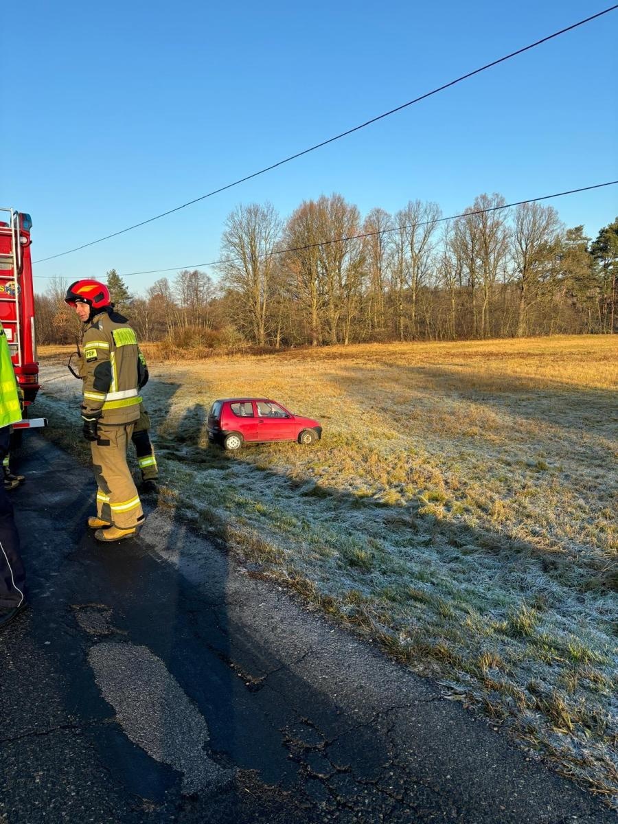 Zdjęcie w galerii na portalu naszraciborz.pl: Fiat wypadł z jezdni na trasie Rudy-Ruda Kozielska wiadomości z regionu