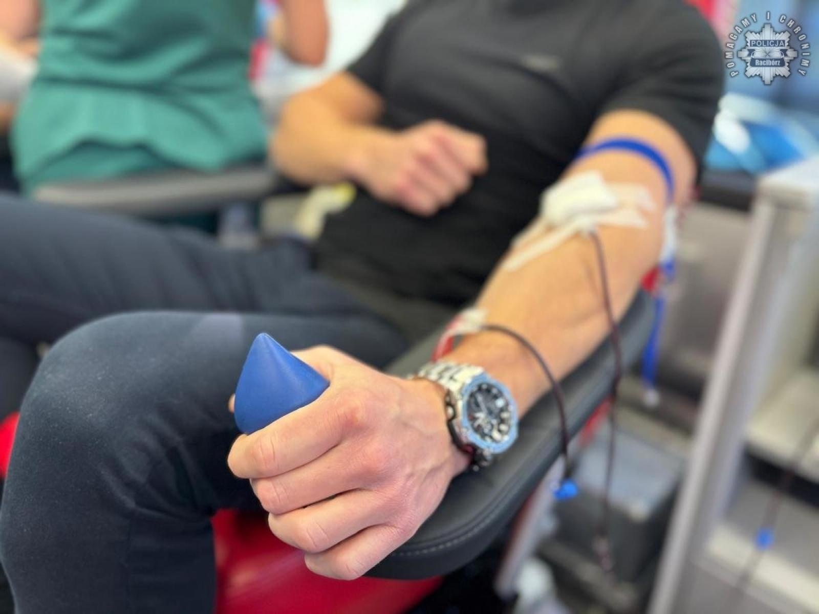 Zdjęcie w galerii na portalu naszraciborz.pl: Raciborscy policjanci oddali krew wiadomości z regionu