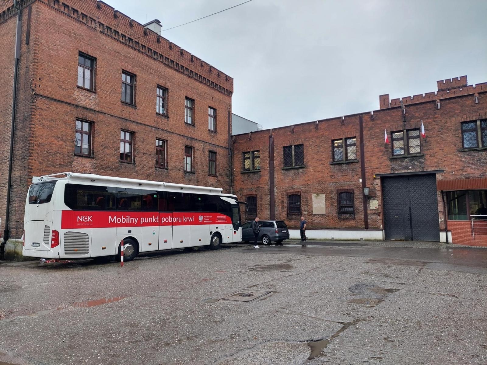 Zdjęcie w galerii na portalu naszraciborz.pl: Funkcjonariusze i pracownicy ZK Racibórz w ogólnopolskiej akcji krwiodawstwa wiadomości z regionu