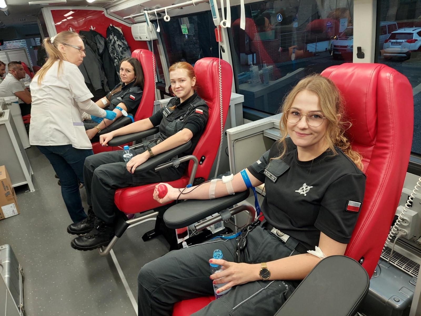 Zdjęcie w galerii na portalu naszraciborz.pl: Funkcjonariusze i pracownicy ZK Racibórz w ogólnopolskiej akcji krwiodawstwa wiadomości z regionu