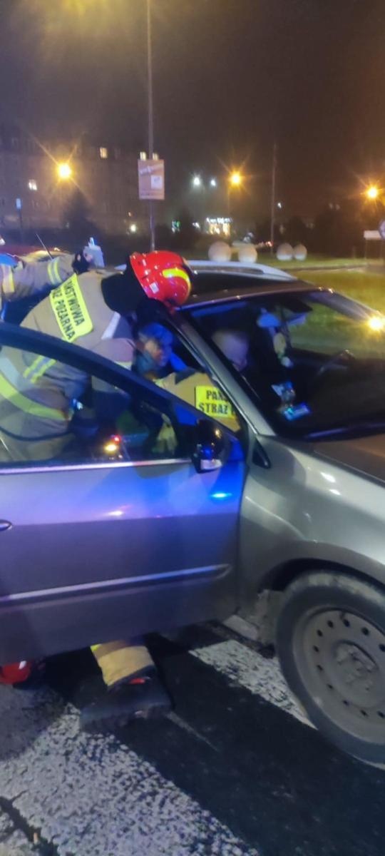 Zdjęcie w galerii na portalu naszraciborz.pl: Peugeot i renault zderzyły się na placu Mostowym wiadomości z regionu