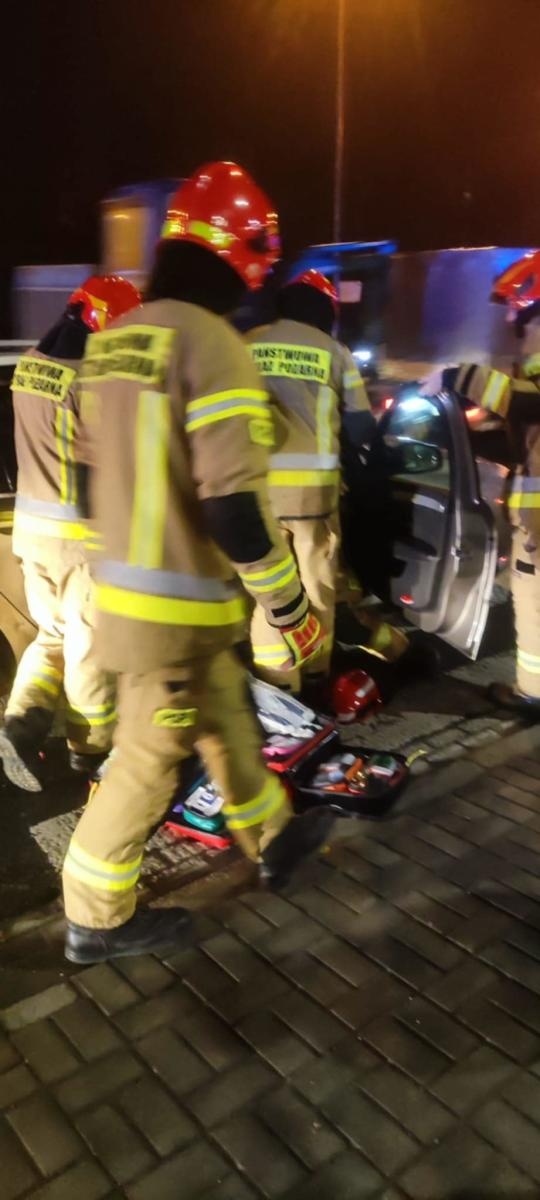 Zdjęcie w galerii na portalu naszraciborz.pl: Peugeot i renault zderzyły się na placu Mostowym wiadomości z regionu