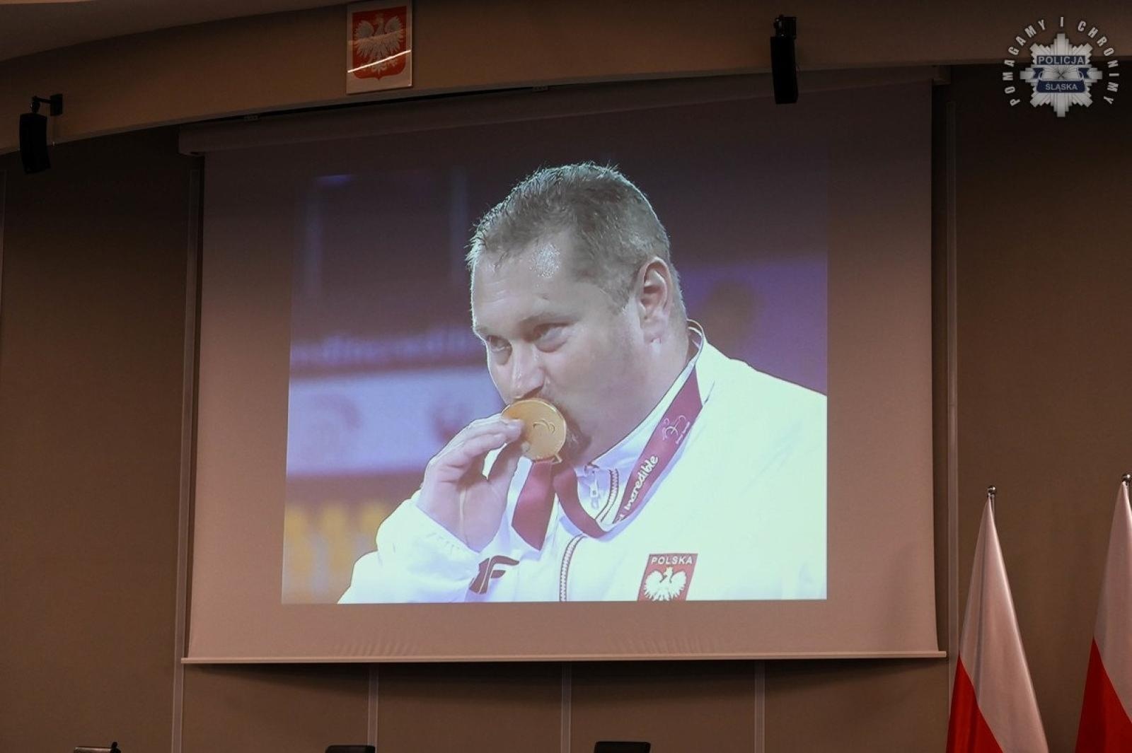 Zdjęcie w galerii na portalu naszraciborz.pl: Konferencja Barierom na przekór w komendzie wojewódzkiej w Katowicach wiadomości z regionu