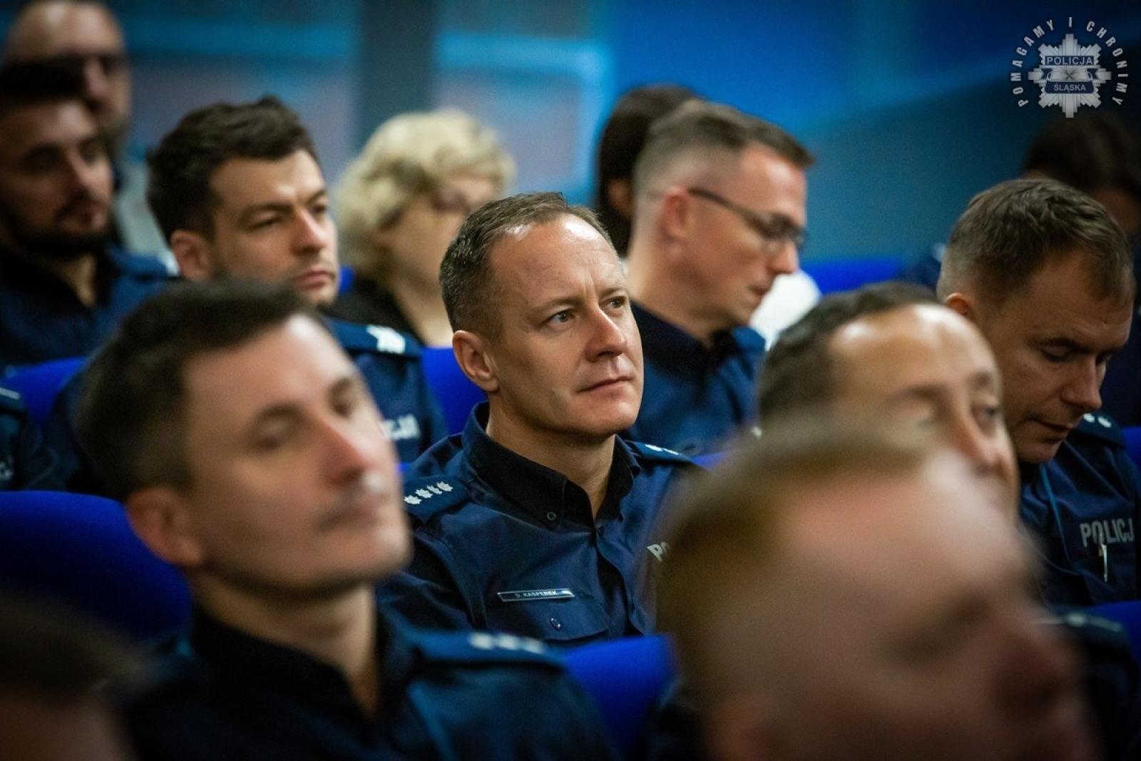 Zdjęcie w galerii na portalu naszraciborz.pl: Konferencja Barierom na przekór w komendzie wojewódzkiej w Katowicach wiadomości z regionu